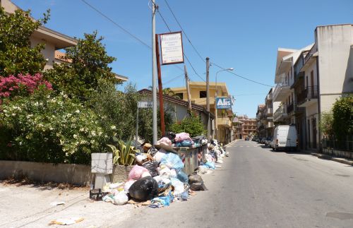 Müllberge auf Sizilien