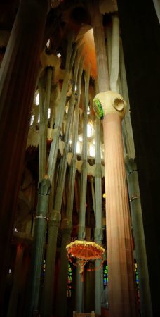 Pfeiler in Form eines Baumes in der Sagrada Familia