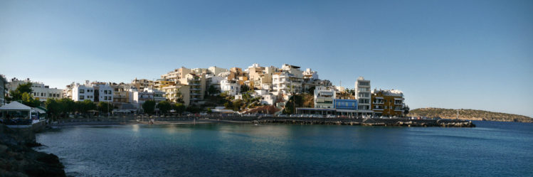 Panorama von Häusern auf Hügel in Agios Nikolaos