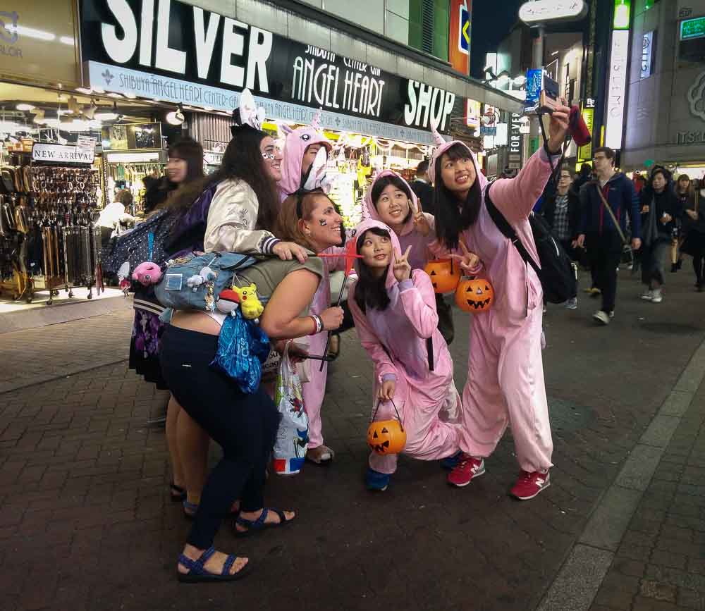 Selfie mit Einhornkostümen zu Halloween in Shibuya