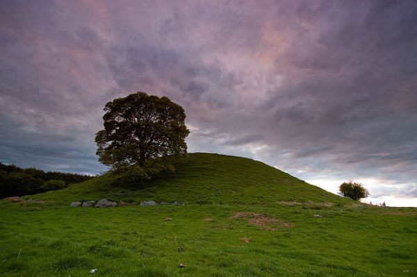 Hügelgrab Dowth in Irland