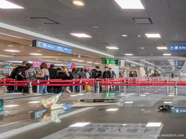 Immigration-Bereich am Flughafen Incheon bei Seoul
