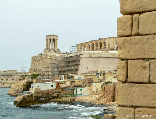Siegesglocke "Siege Bell" in Valletta