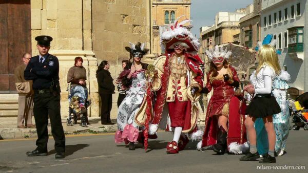 Kostüme beim Karneval in Valletta