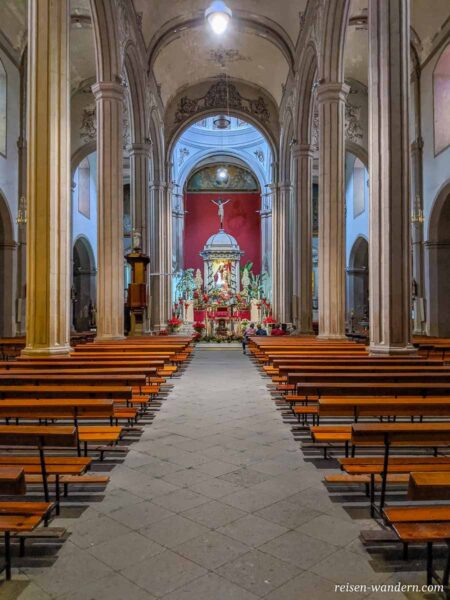 Innenansicht der Kirche Parroquia de Santiago Apostol in Galdar