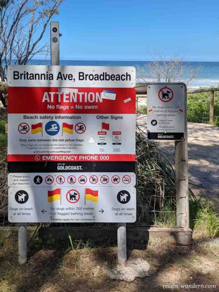 Hinweisschild für Regeln für die Strandnutzung der Gold Coast