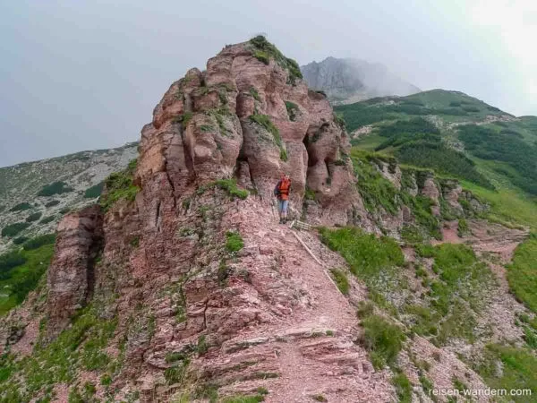 Roter Fels unterhalb des Monte Cornetto